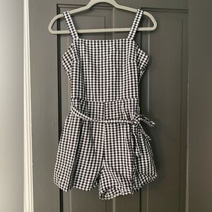 Francesca’s White/Black gingham romper size M